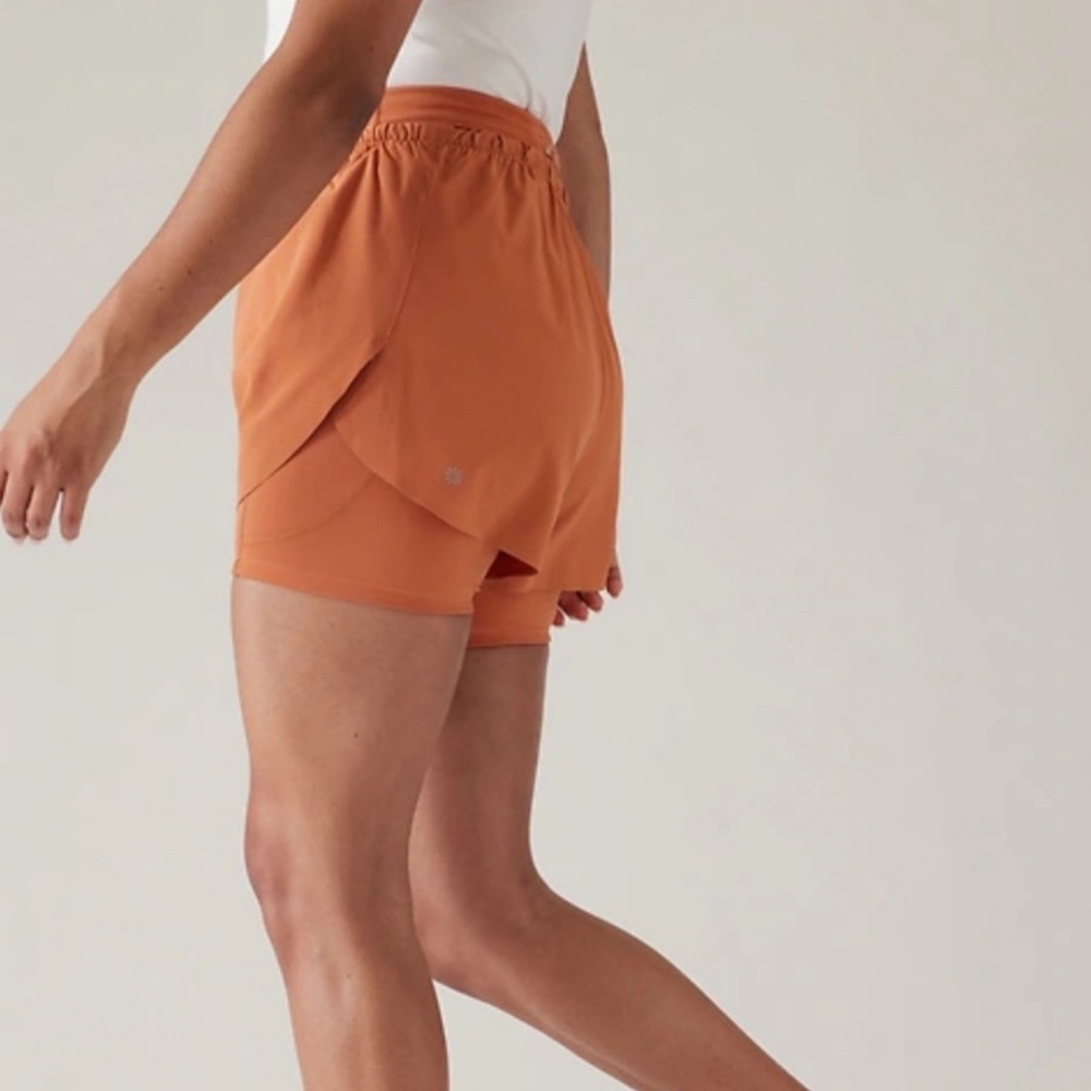 NWOT ATHLETA Mile high marker  2 in 1 short
